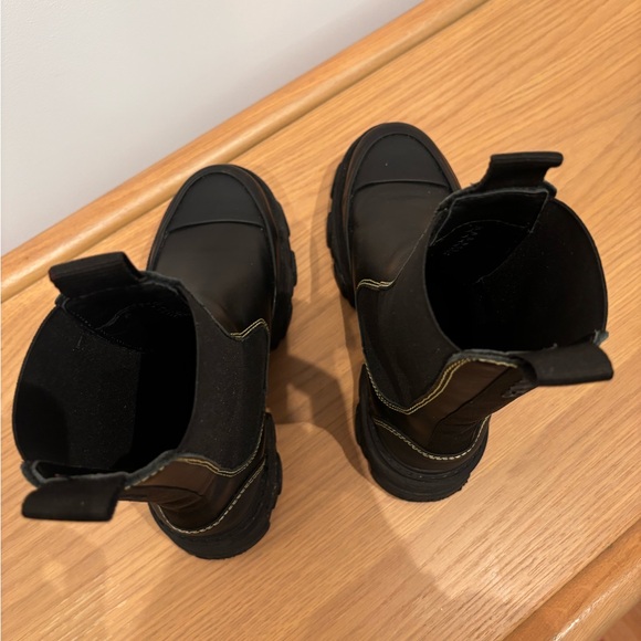 Ganni Mid Chelsea Boot with yellow stitching - Picture 7 of 10